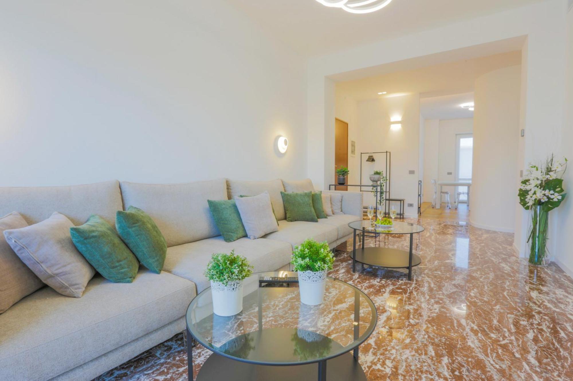 Private Luxury 5 Bedroom - Station Milan